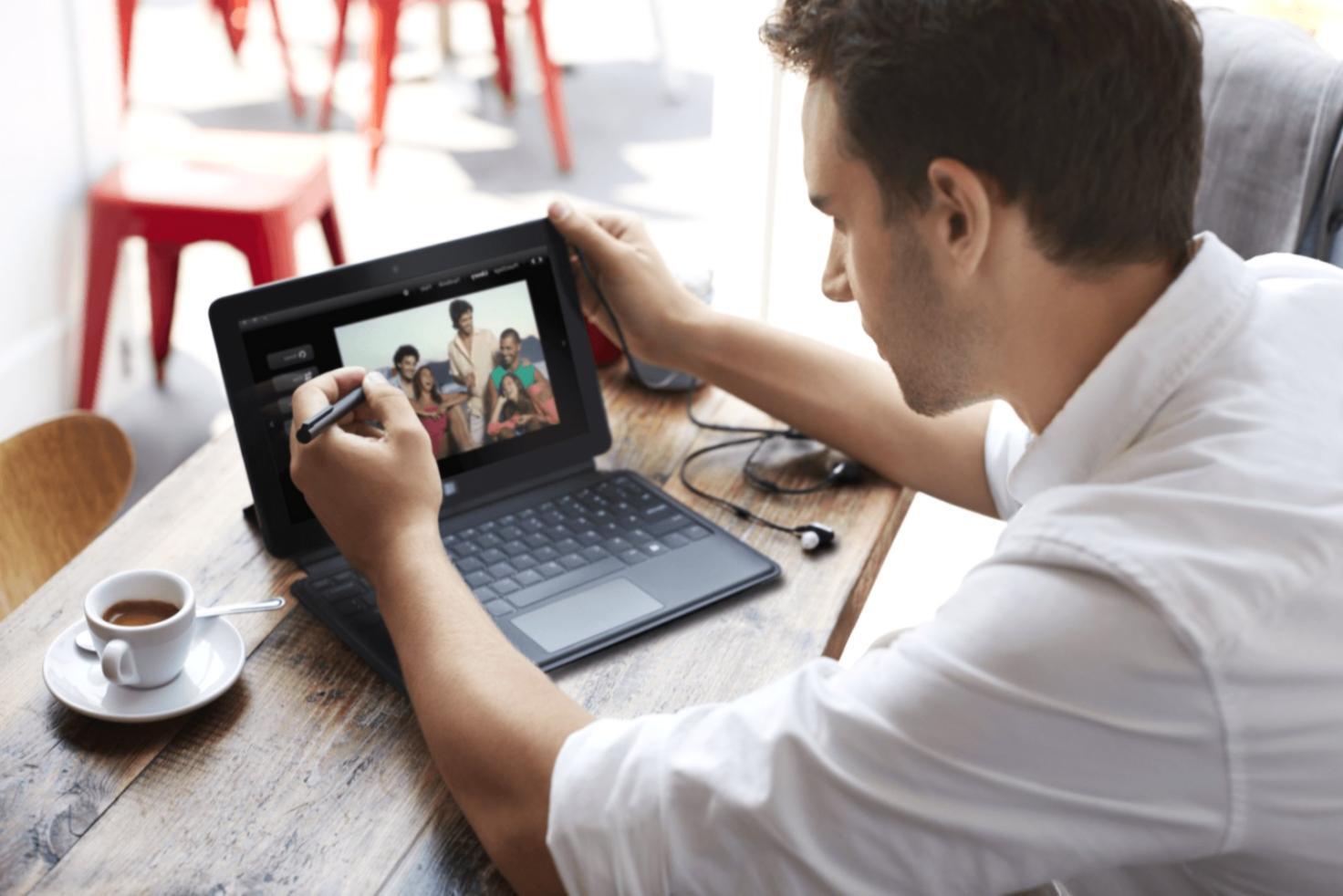 Teilnehmende im Gruppenunterricht bei Soleravionex